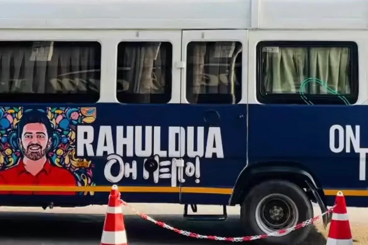 Rahul Dua, a Vahn client, on the Oh Hello Tour